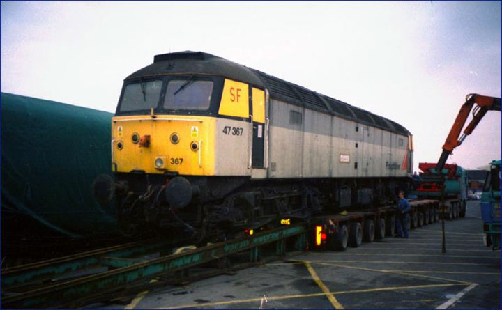 The process of unloading 47367 begins, Photo by Richard Levett