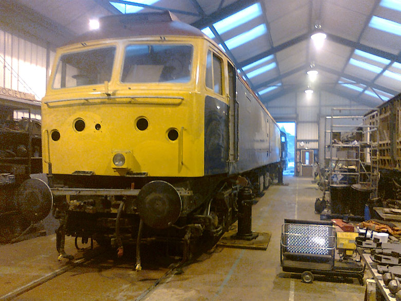 47367 in place with lifting jacks awaiting for the hydraulic lines to be connected up, Photo by Andre Kent