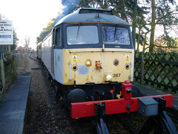 47367 at Holt wile insurance loco 31207 runs round  16/12/06, Photo by Andre Kent