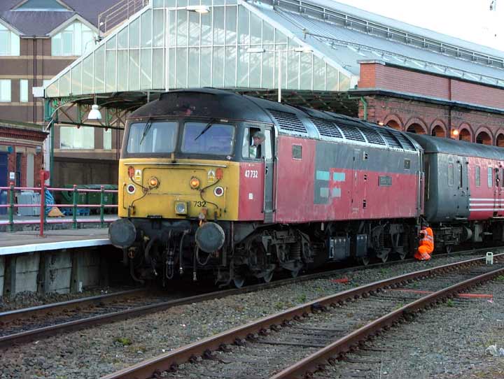47732 at Holyhead with 1G79 18:22 to Birmingham New St. on 23/03/04, Photo by Simon Pedley